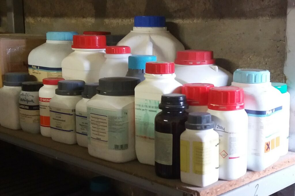 Stock réactifs laboratoire